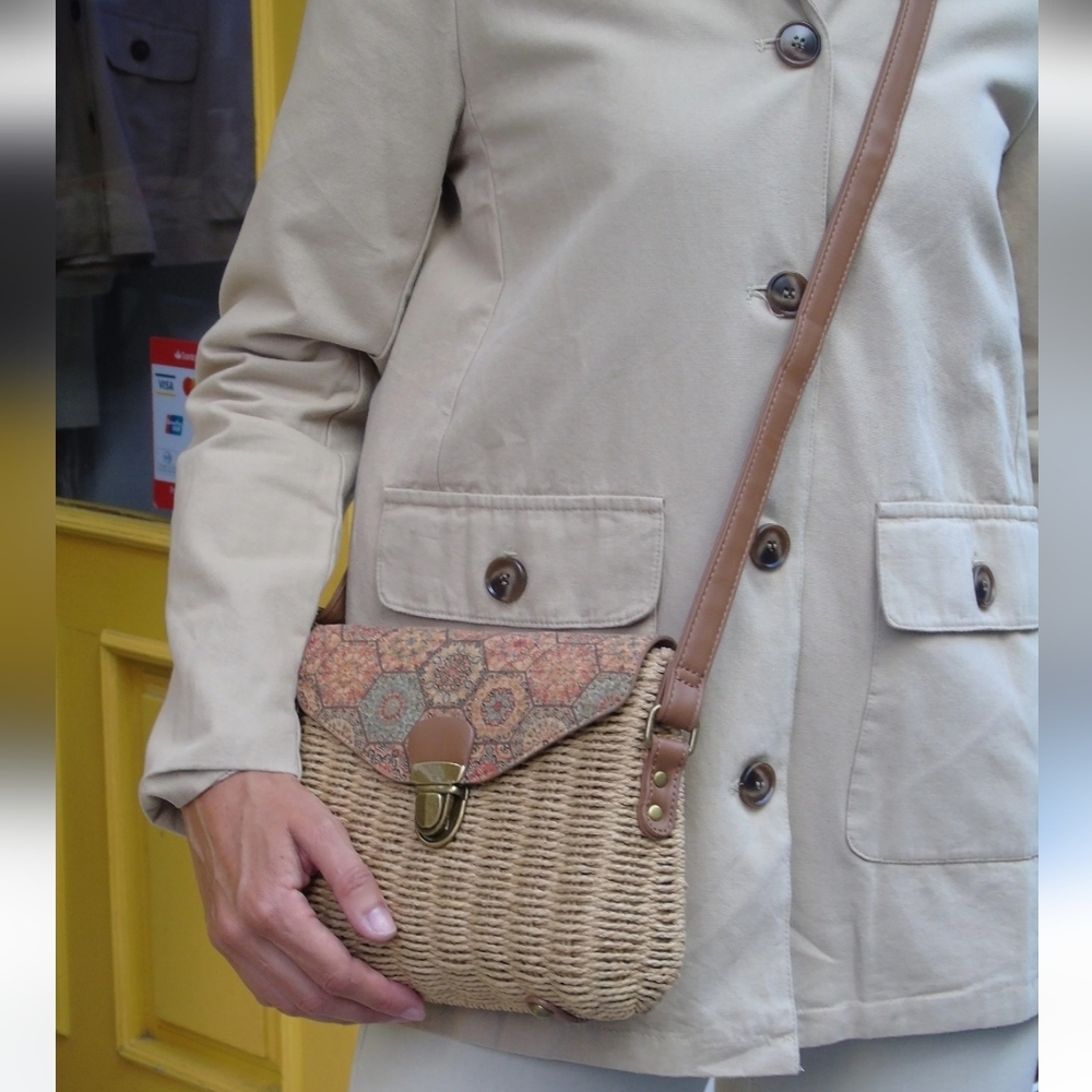 Elegant Woven Crossbody Bag in Tan and Brown